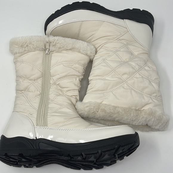 Easy Street Easy Dry Cuddle Waterproof Boots - Picture 9 of 16